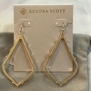 🆕Kendra Scott Sophee Drop Earrings in Gold